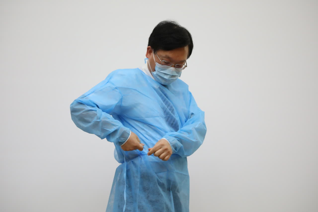穿防護服（大文新聞網記者李斯哲攝）
