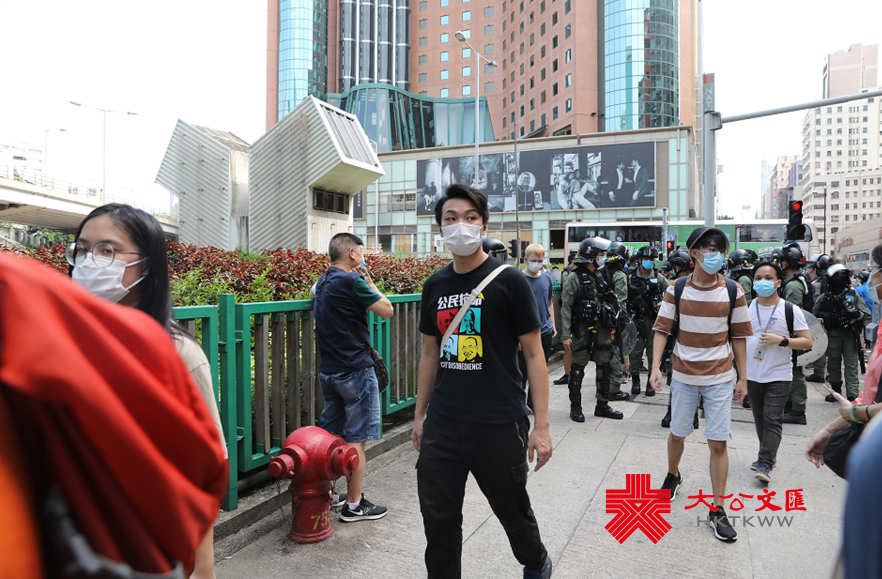 社民聯成員高叫口號。香港文匯報記者攝